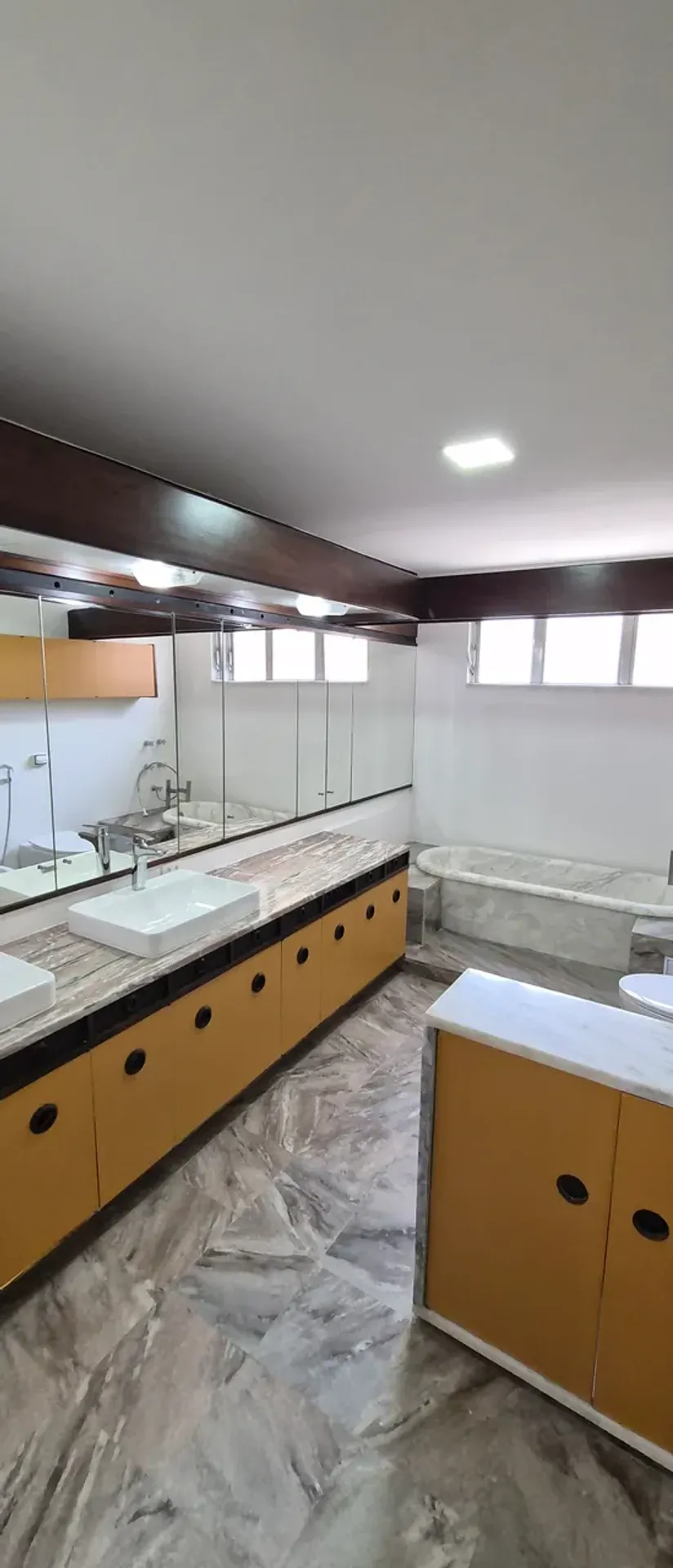 300 m² apartment with 4 bedrooms and gas kitchen — photo 44
