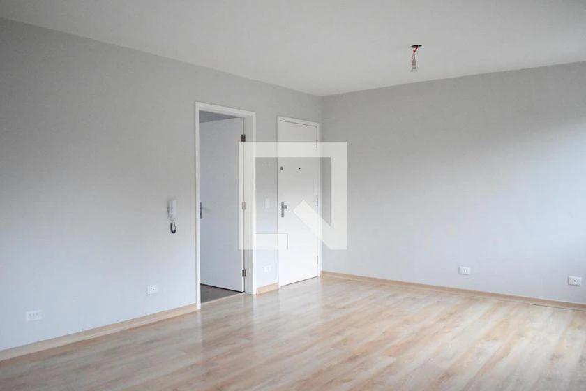 Wood or laminate floors in a 3-bedroom apartment, 133 m² — photo 15