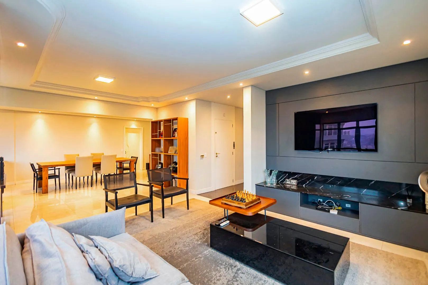Furnished apartment with open-plan kitchen and 4 bedrooms — photo 10