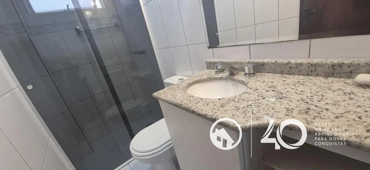 2-bedroom apartment with wood or laminate floors in Curitiba — photo 10