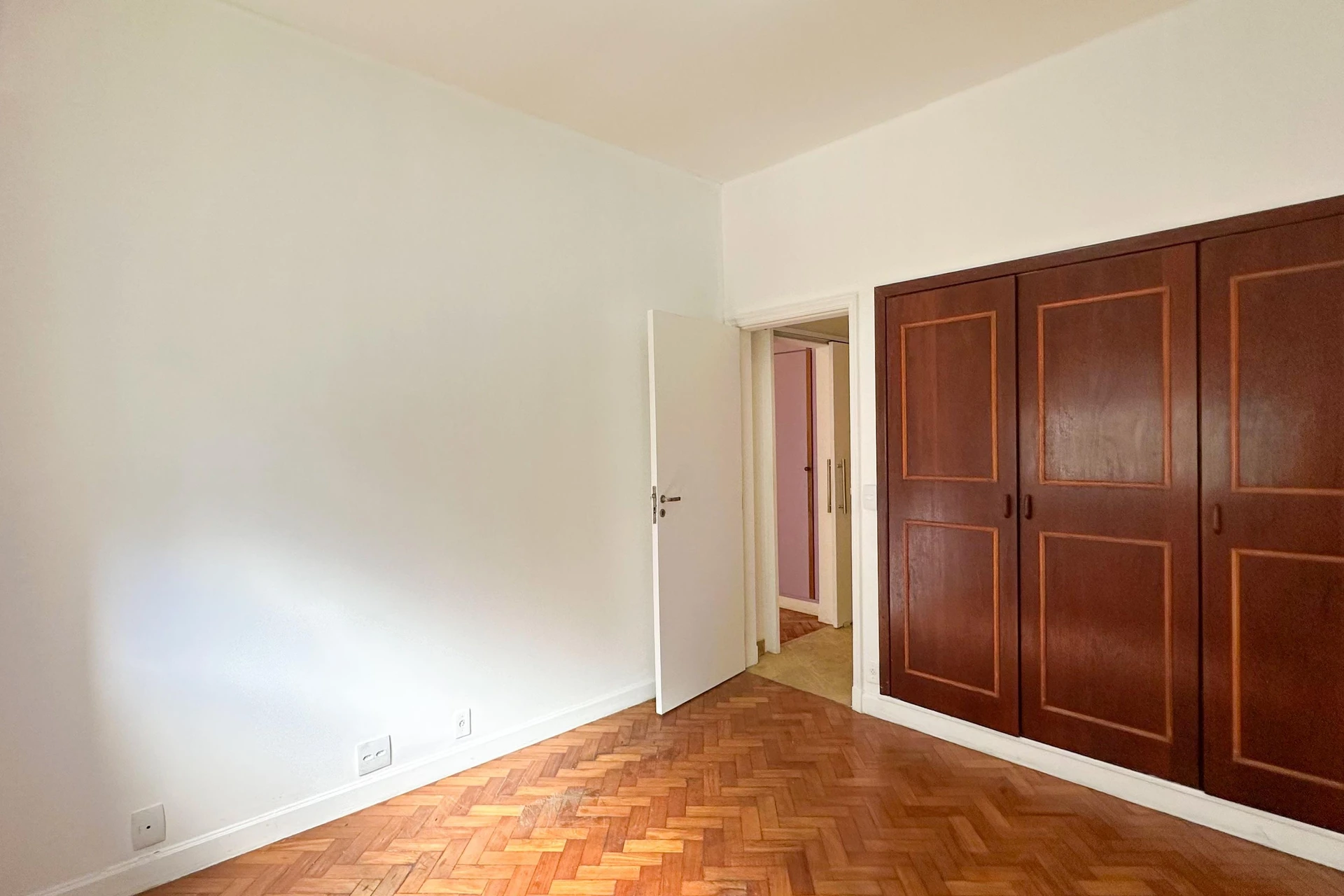 Unfurnished apartment with 3 bedrooms and 4 bathrooms — photo 23