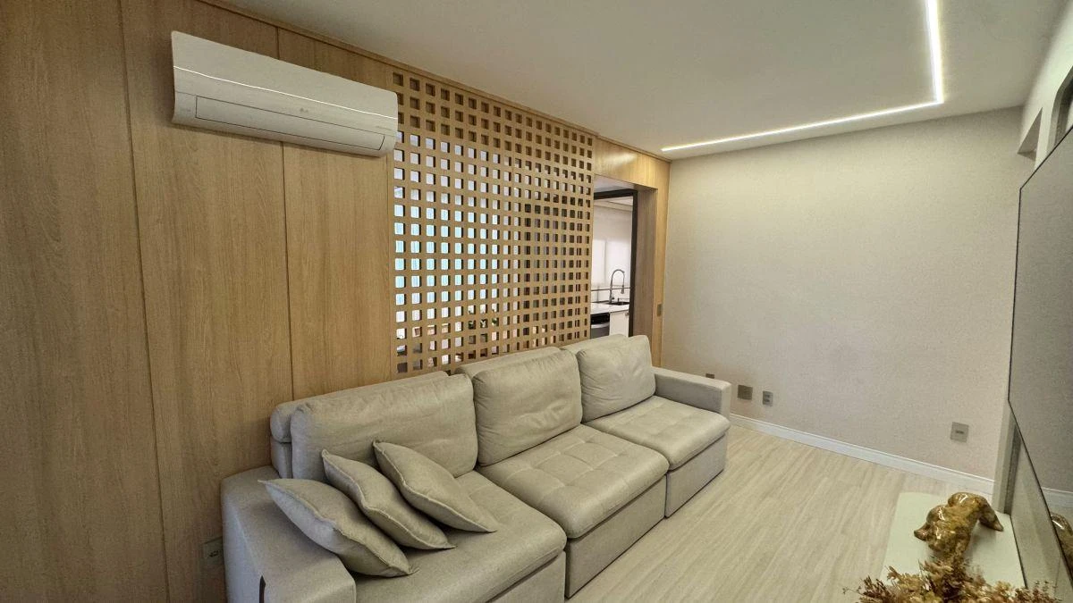 Walk-in closet in a 4-bedroom apartment, 217 m² — photo 5