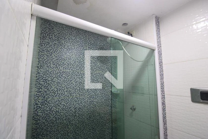 2-bedroom apartment in a building with a pool — photo 39