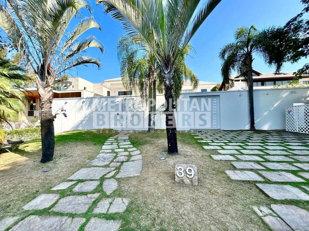 Furnished house with 7 bedrooms, 5 en-suites and 1020 m² — photo 12