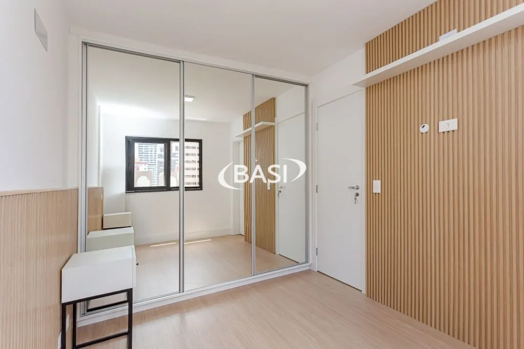 Glass-enclosed balcony in a 3-bedroom apartment, 80 m² — photo 37