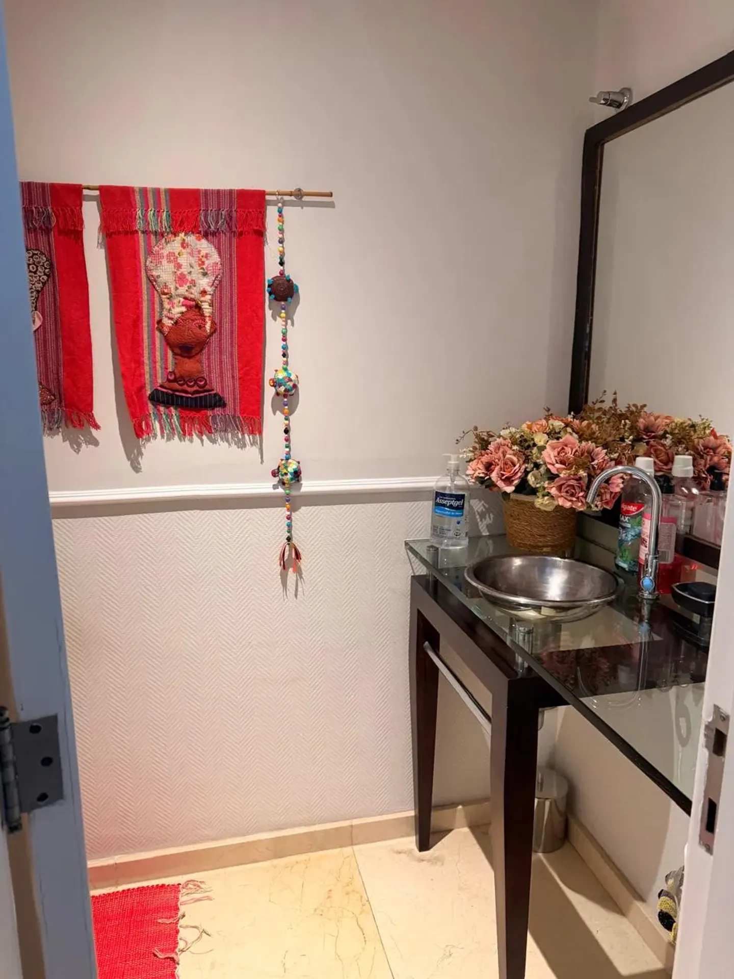 3-bedroom, 4-bath apartment with a closed kitchen — photo 17