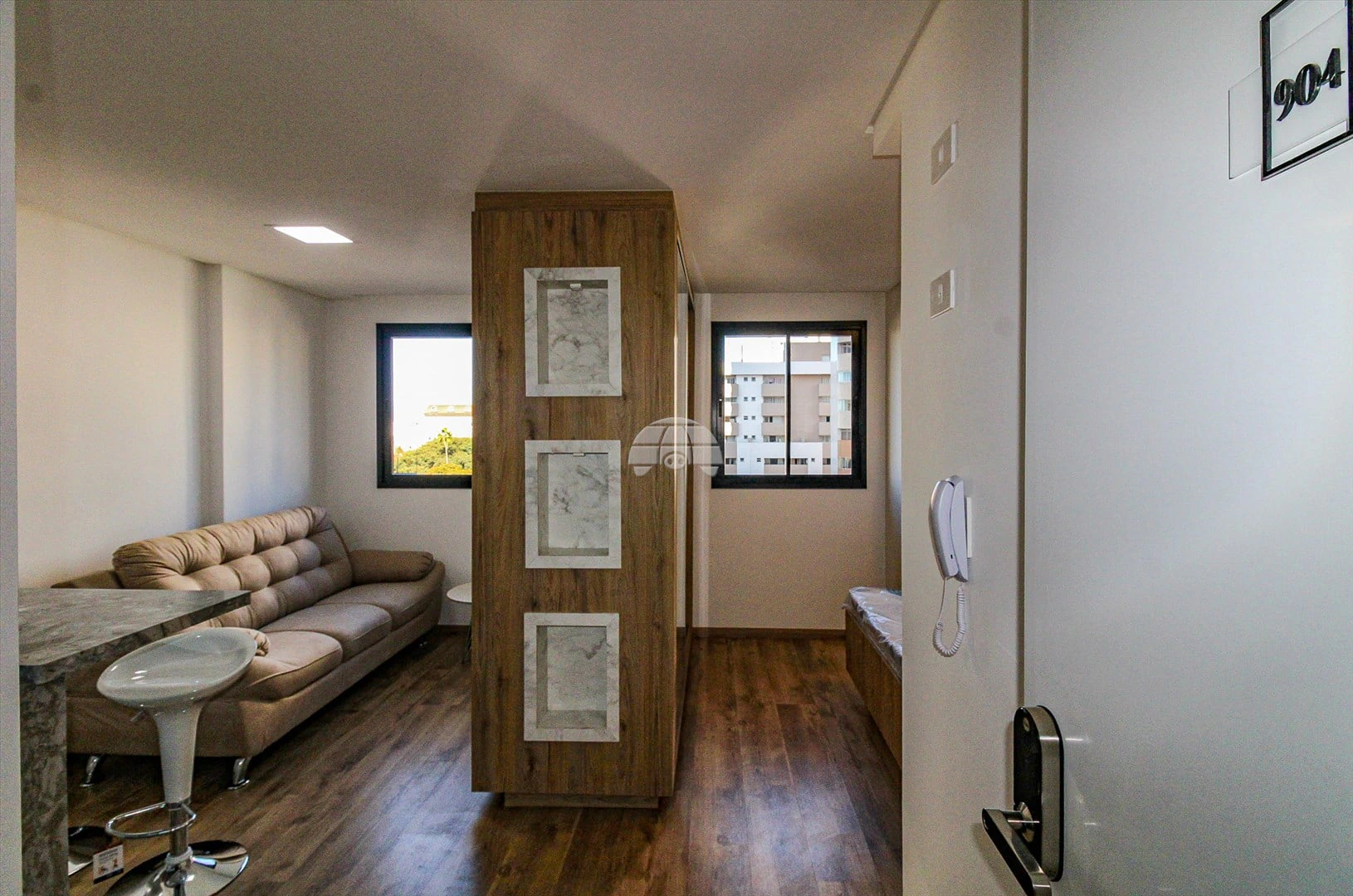 Furnished studio with glassed-in balcony and built-ins — photo 5
