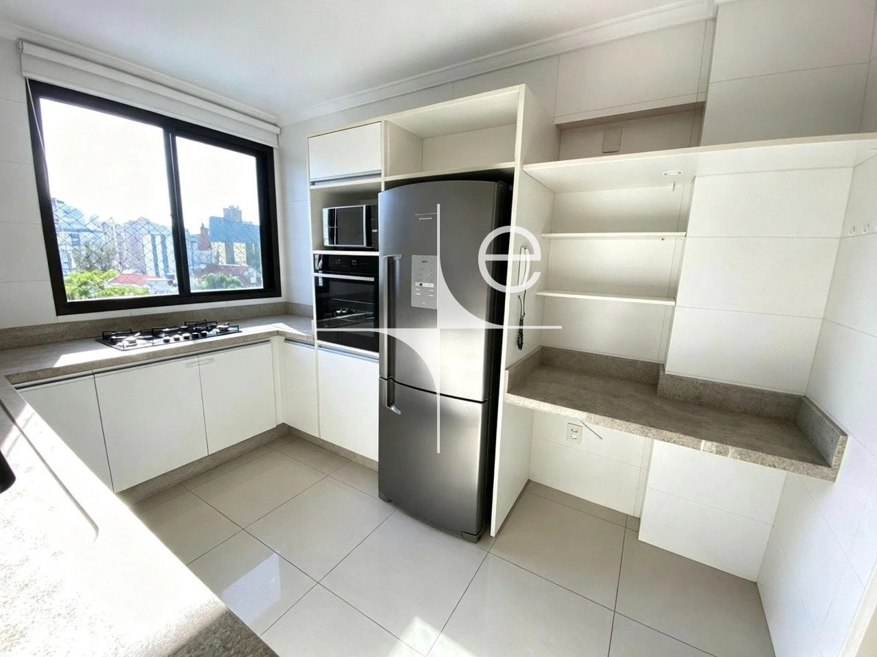 Apartamento de 4 quartos com janelas do piso ao teto, Centro — photo 8