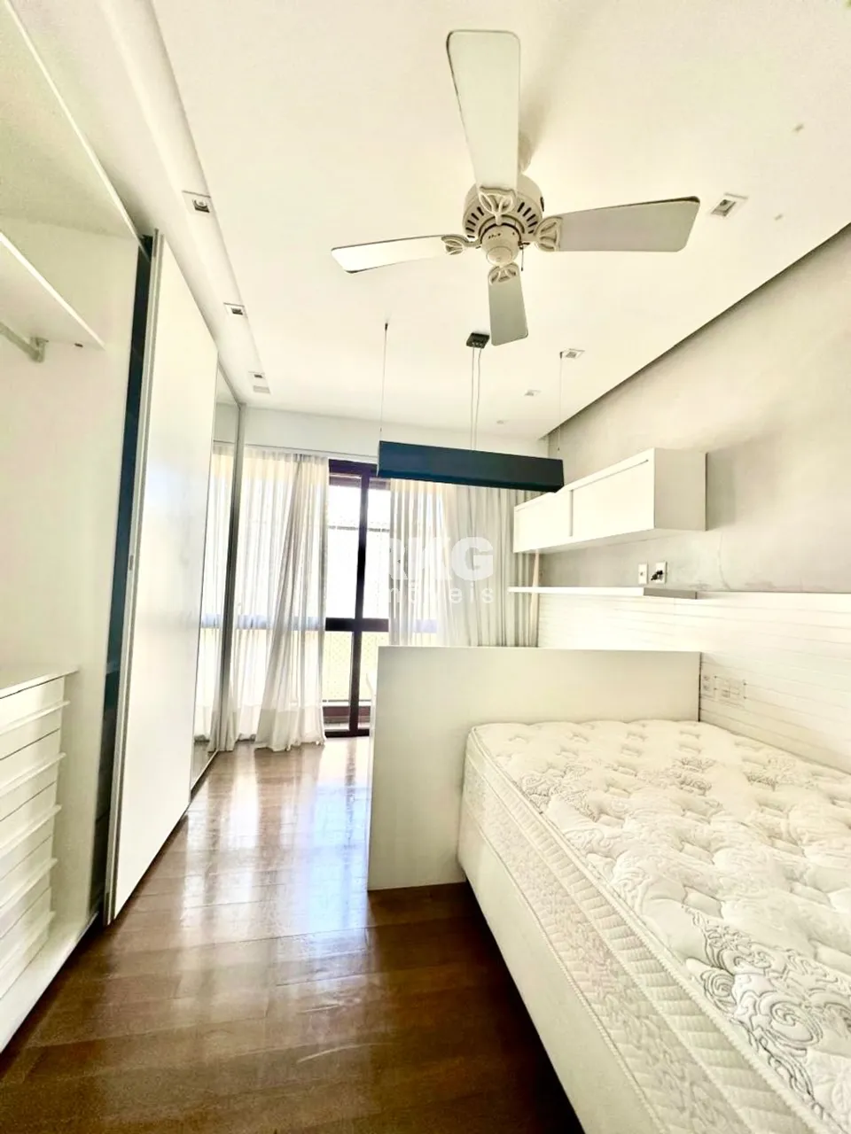 Apartamento mobiliado com 4 quartos e 4 banheiros — photo 8