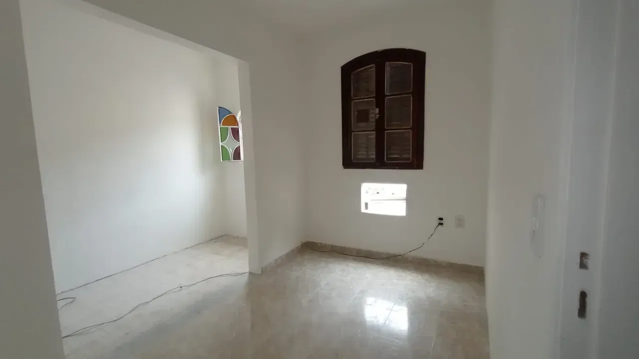 4-bedroom house with 2 bathrooms and 2 parking spots — photo 11