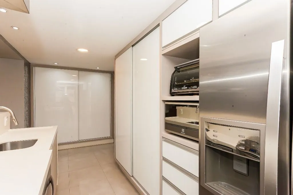 Rental apartment with 3 en-suite bedrooms and 4 baths — photo 12
