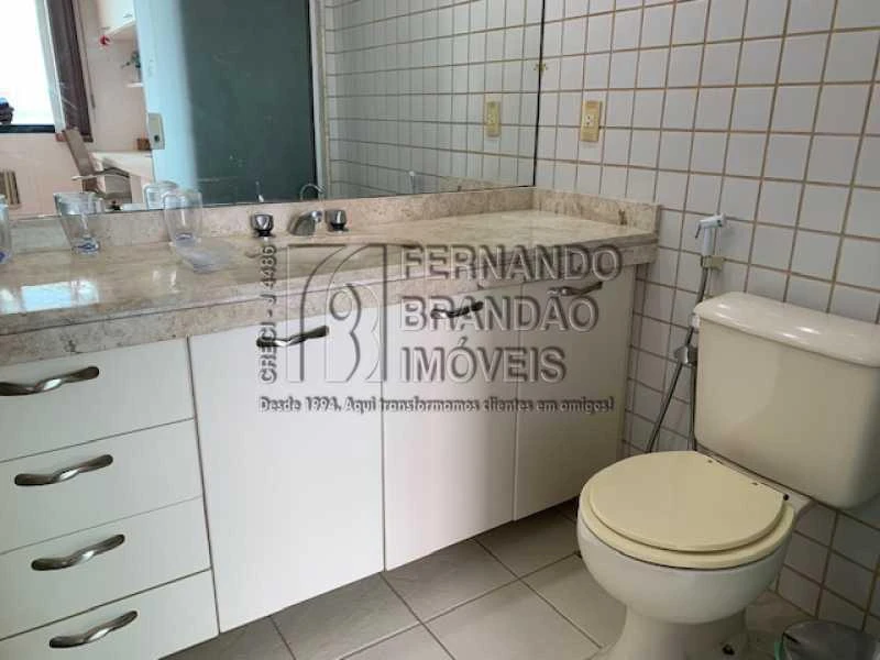 4-bedroom apartment with a bathtub — photo 19