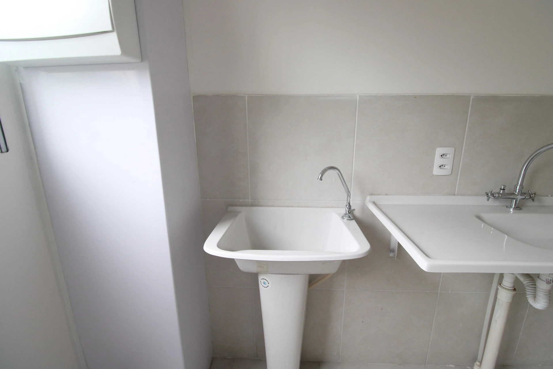 Apartamento de 2 quartos em condomínio com piscina — photo 31