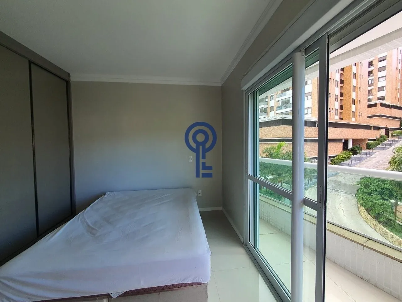 4-bedroom apartment with a mountain view — photo 5