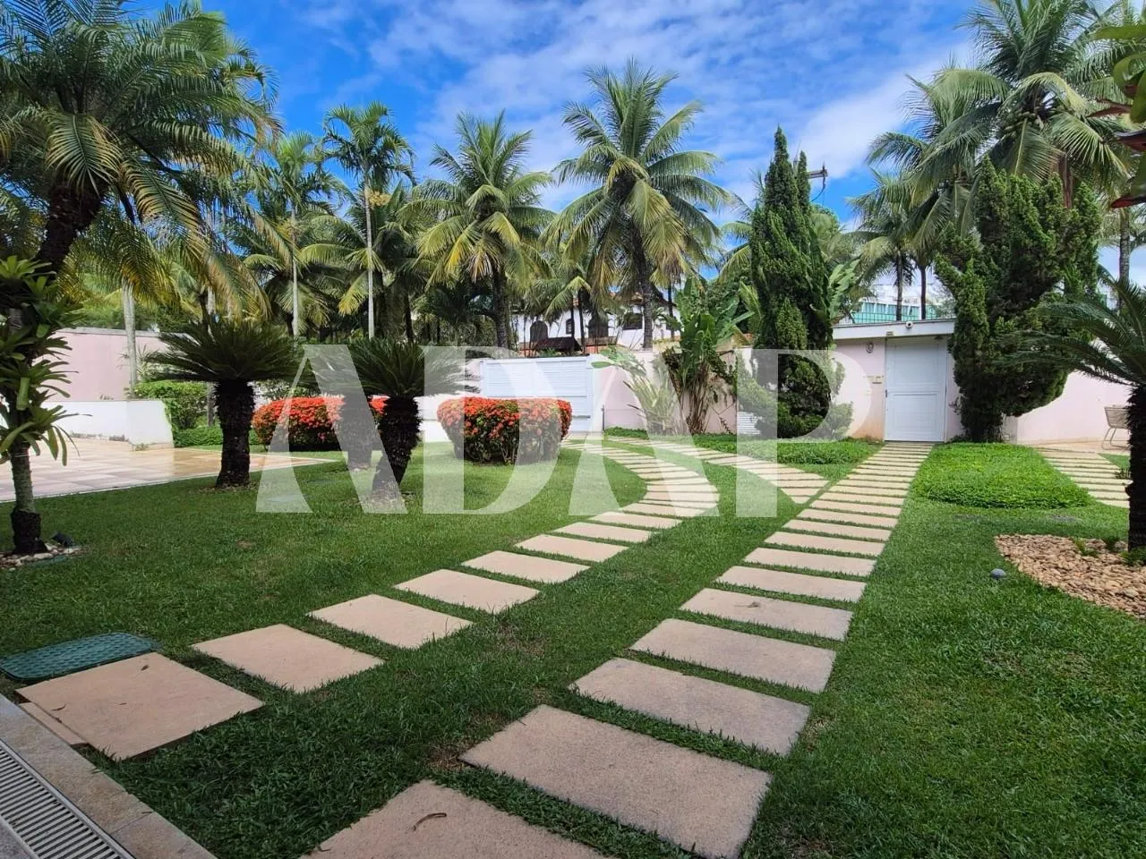 1253 m² house with 7 bedrooms and a private garden — photo 30