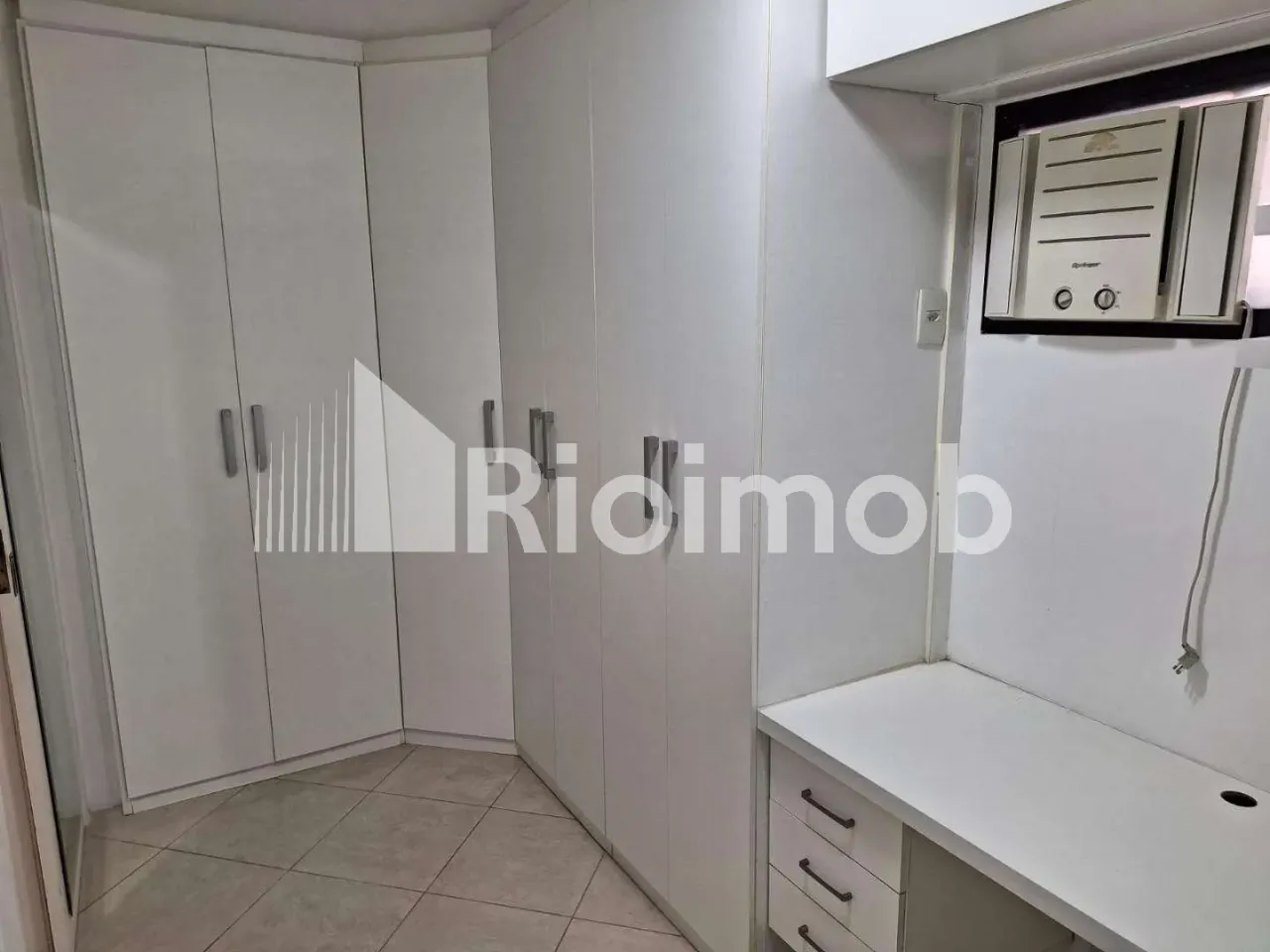 3-bedroom duplex with a glass-enclosed balcony — photo 19