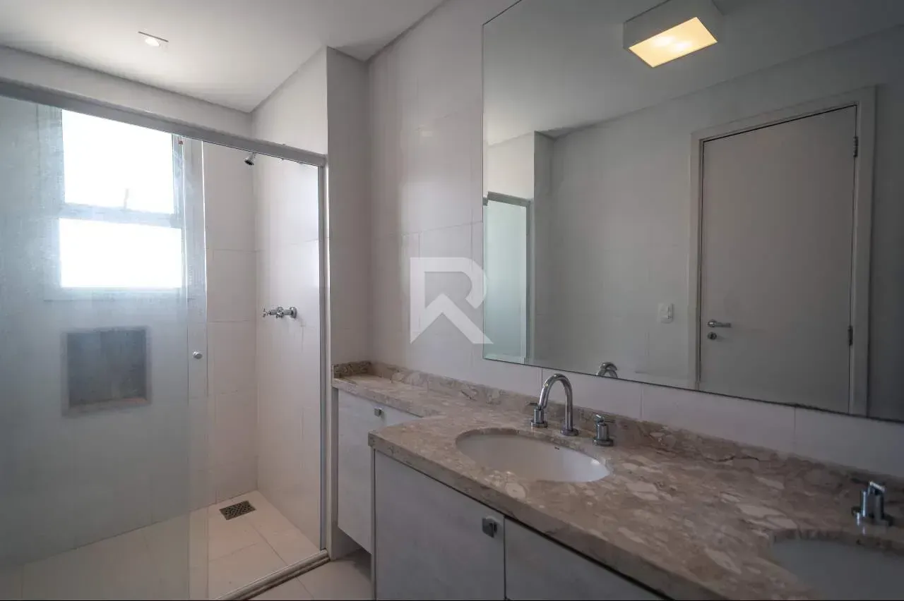 Apartamento de 231 m² com 4 quartos e 5 banheiros — photo 24