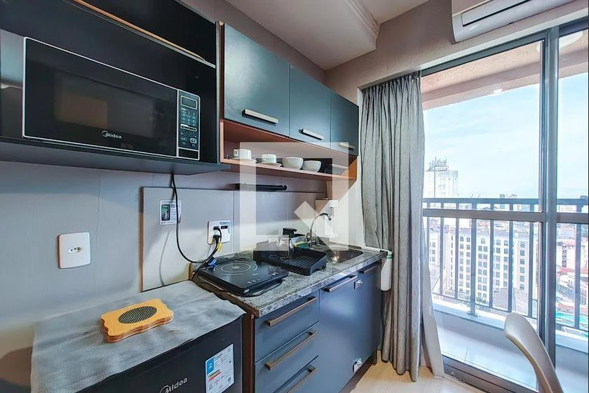 One-bedroom apartment in a building with a gym — photo 2