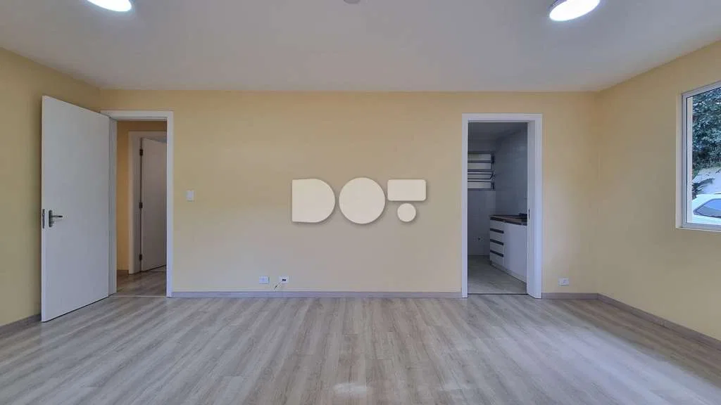 Wood or laminate floors in a 3-bedroom house, 70 m²
