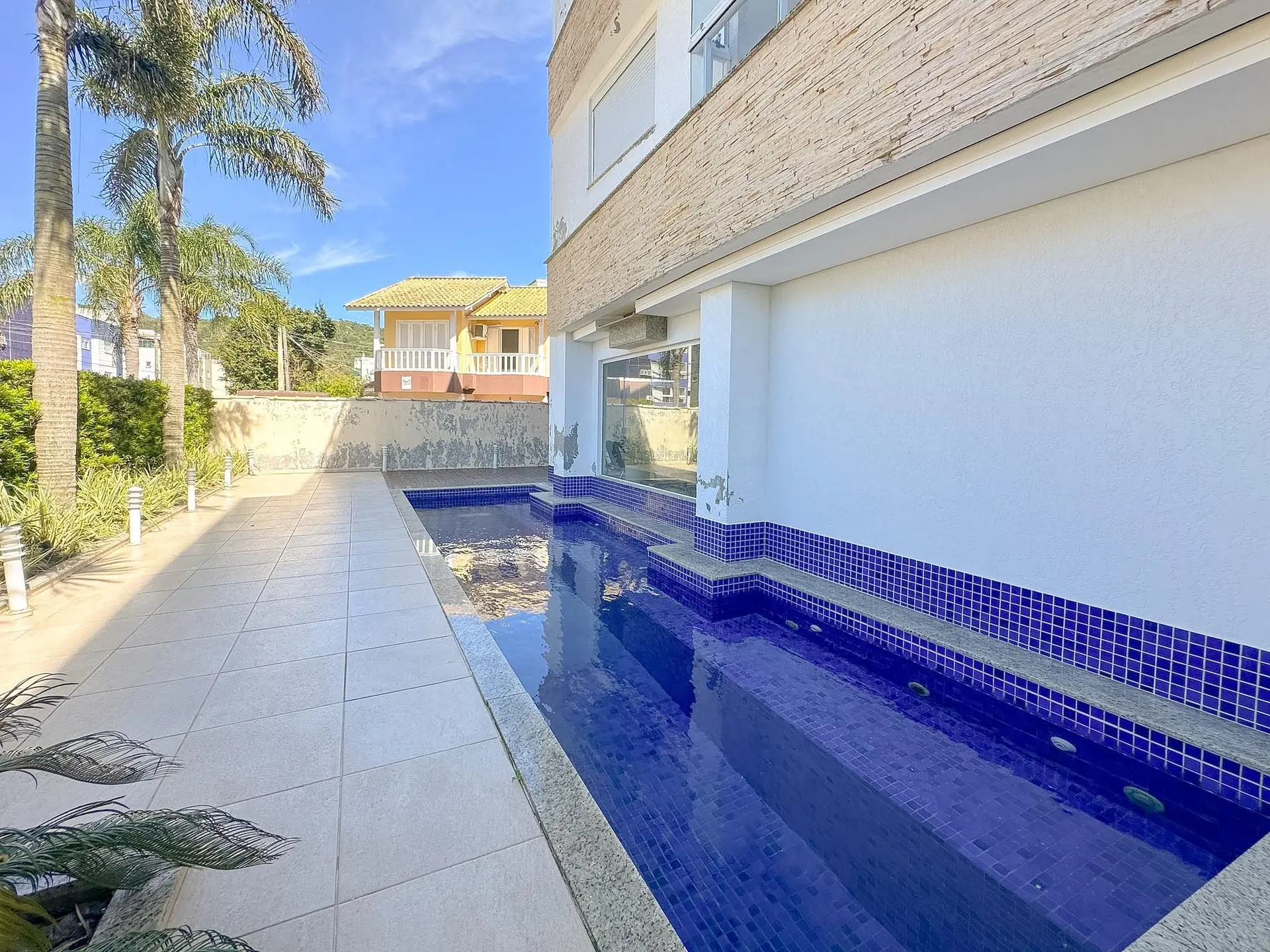 Furnished apartment, 92 m², with a grill on the balcony — photo 27