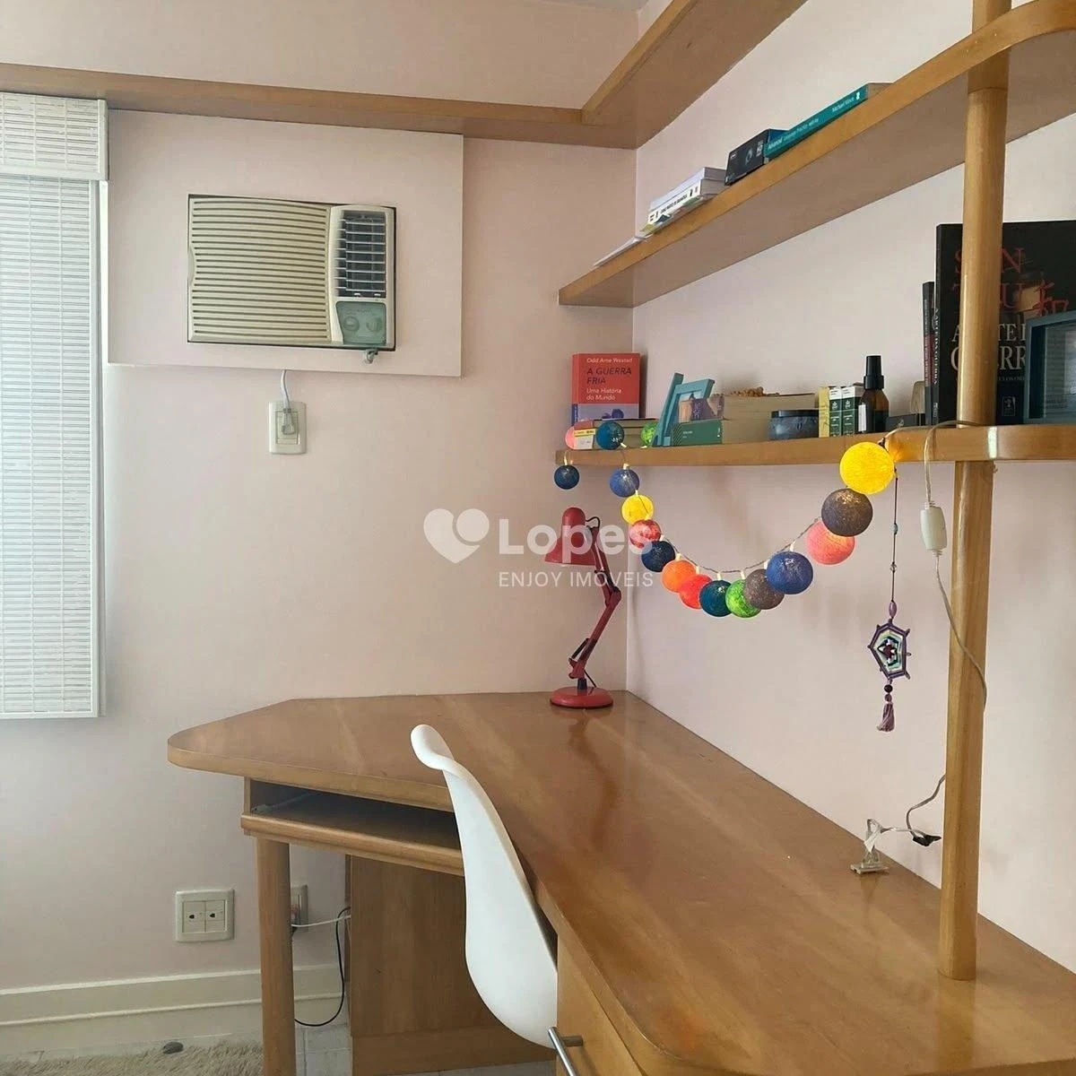 Furnished apartment, 96 m², with a glass-enclosed balcony — photo 19