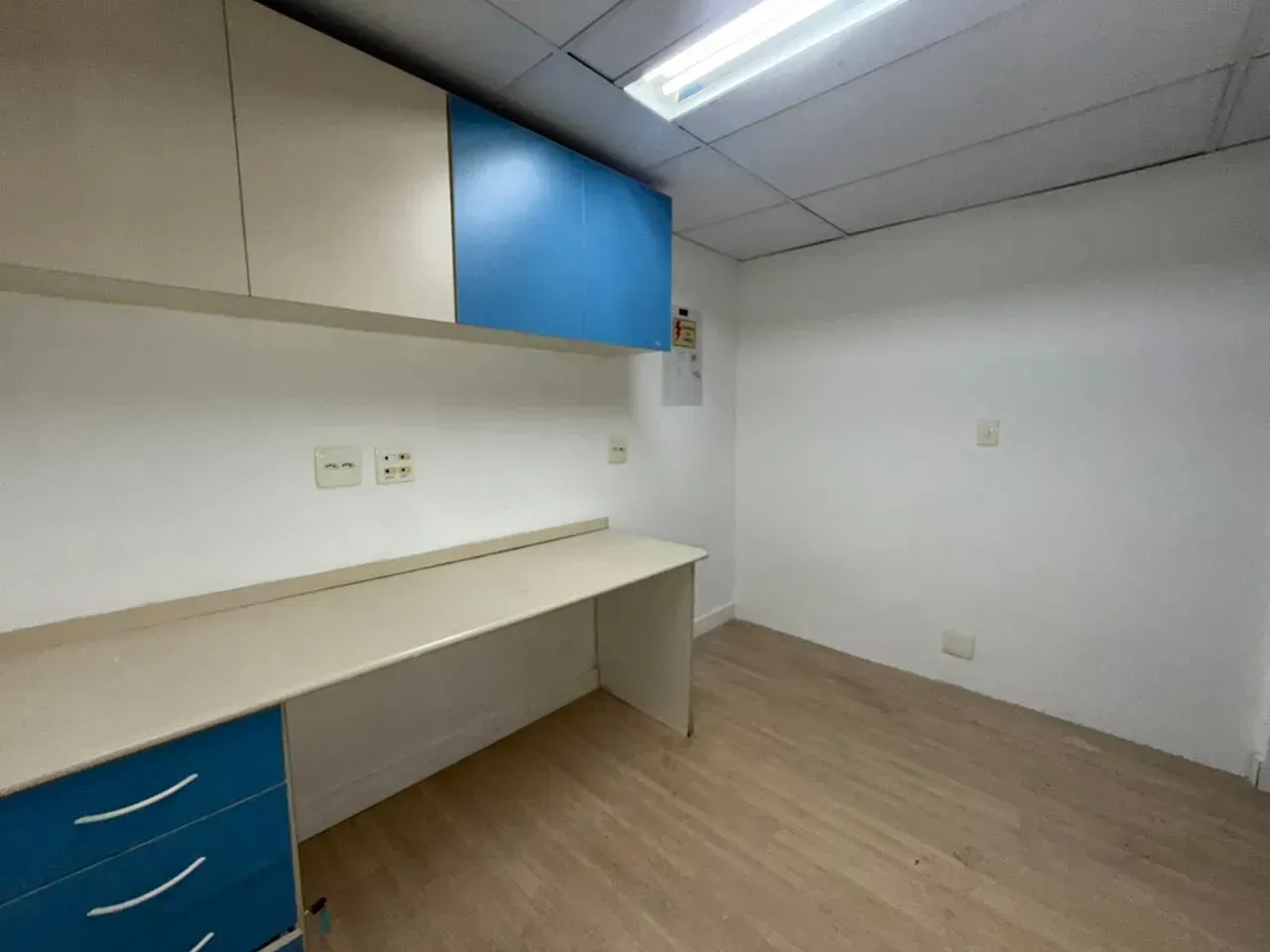 Casa comercial para aluguel com 385 m² e 4 quartos — photo 2