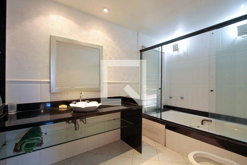 Меблированный дом с 4 спальнями и 3 сьютами, 450 м² — photo 27