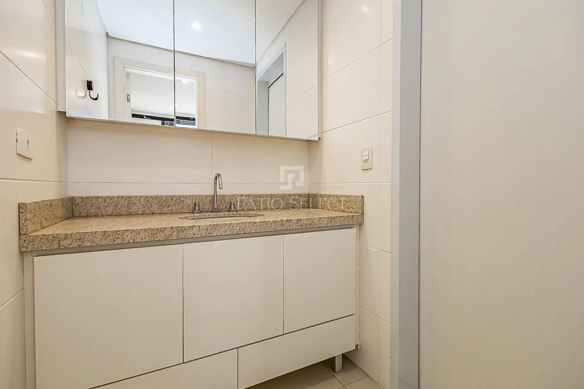 Ванна и 2 спальни: квартира 412 м² — photo 38