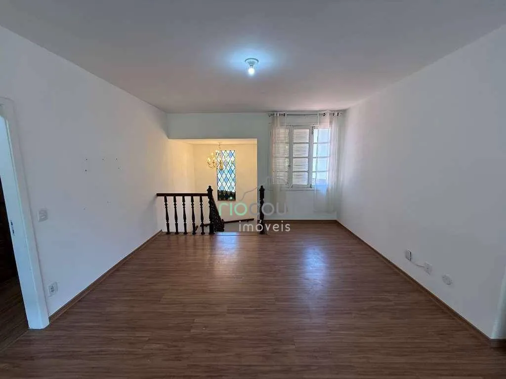 Casa com 5 quartos, 990 m² e 2 vagas, perto das janelas — photo 48
