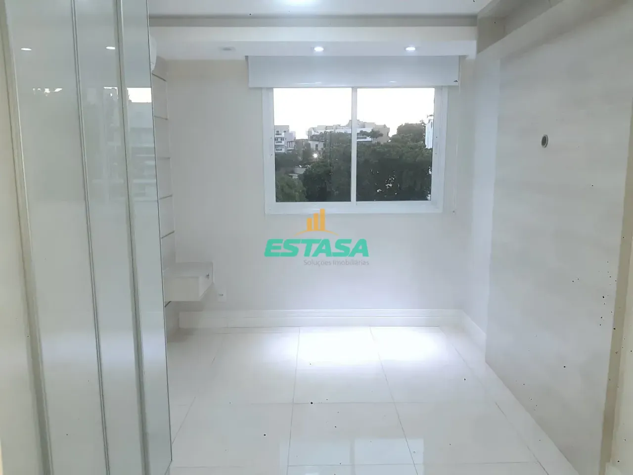 Apartment with 3 bedrooms and a closed kitchen with gas — photo 8