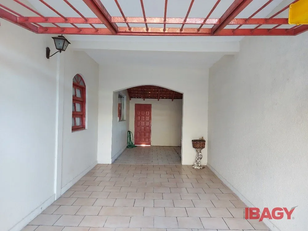 3-bedroom house with a washing machine in Florianópolis — photo 28