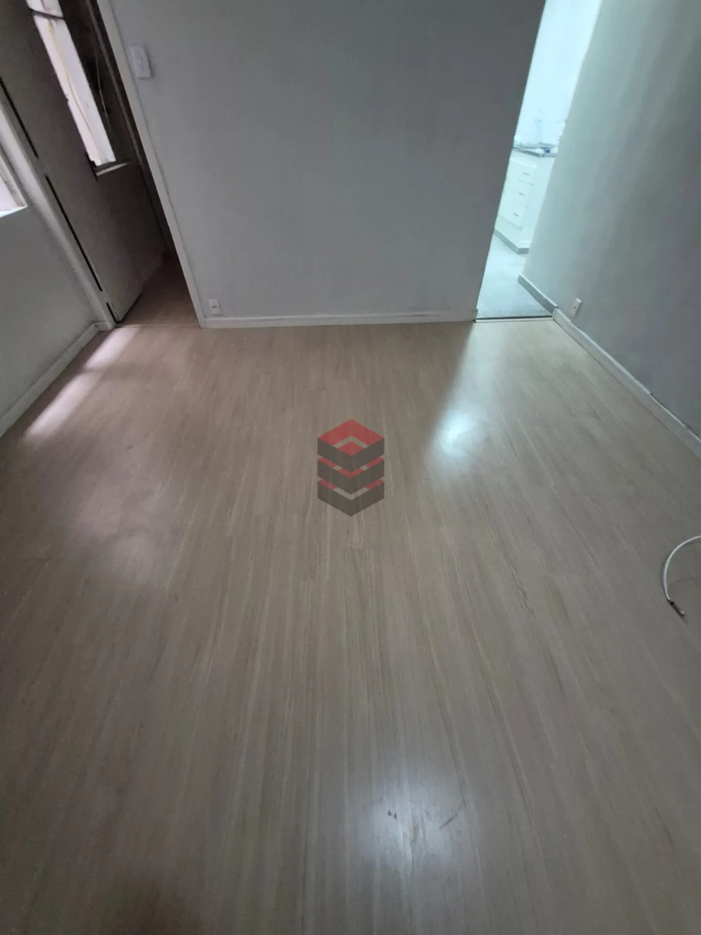 Wood or laminate floors in a one-bedroom apartment, 37 m² — photo 12