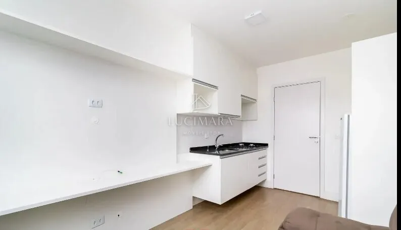 Furnished 1-bedroom apartment with open-plan kitchen — photo 2