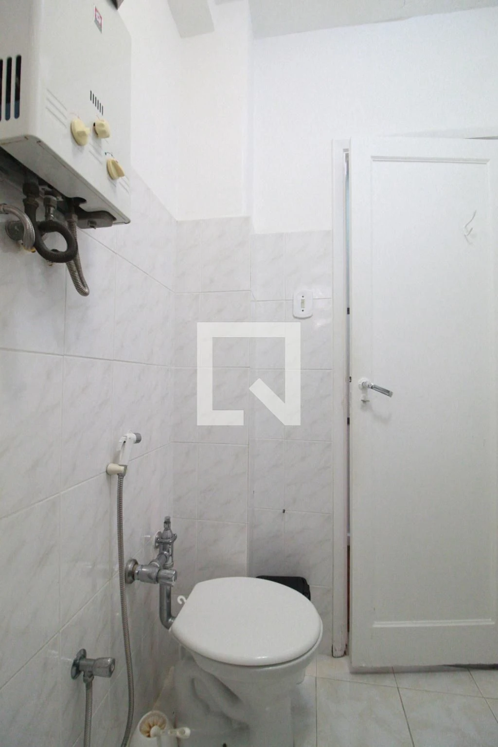 Departamento de 1 dormitorio con piso de madera o laminado — photo 2