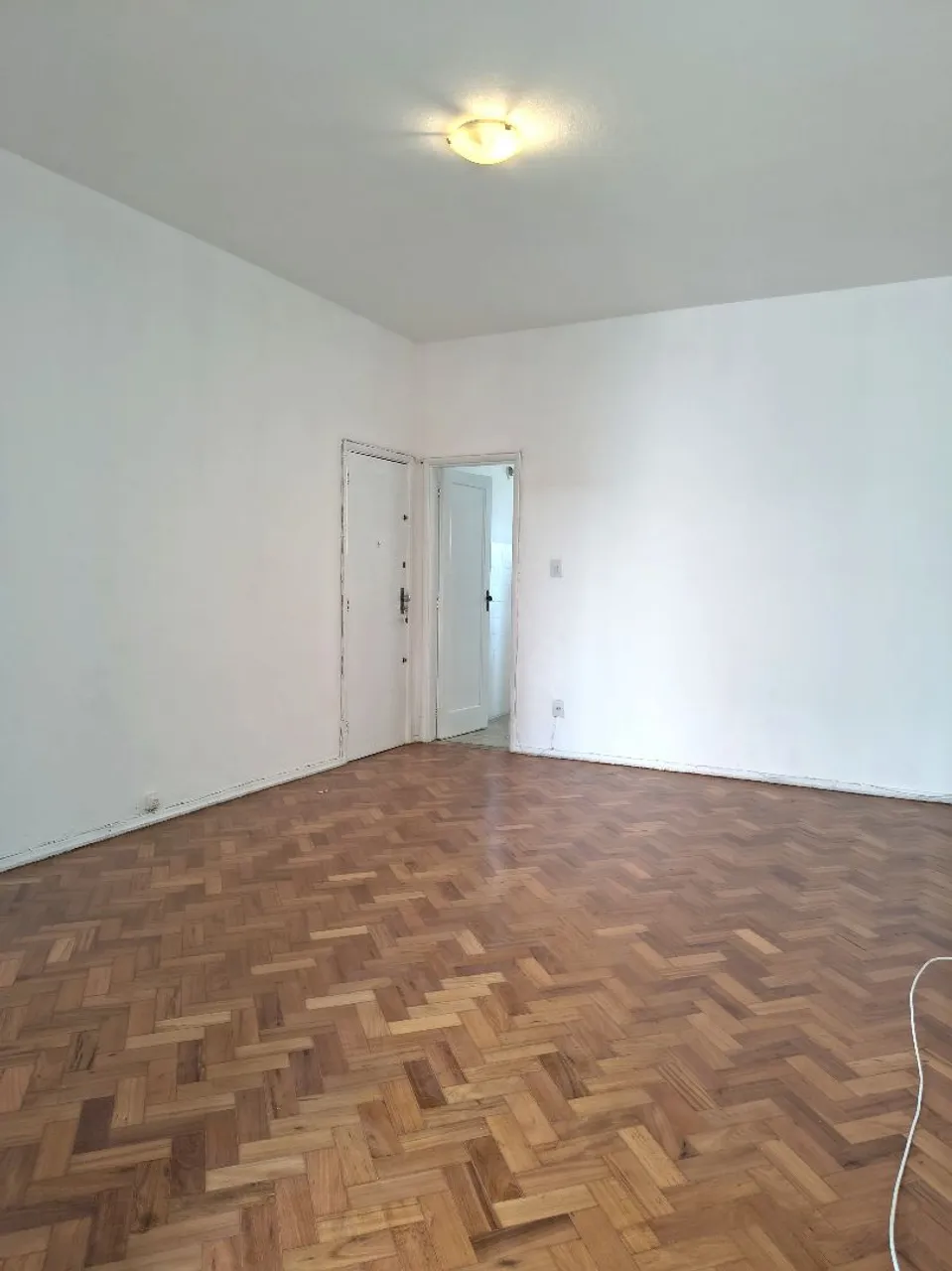 Wood or laminate floors in a 2-bedroom apartment, 72 m² — photo 12