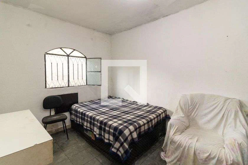 Furnished 1-bedroom apartment with separate kitchen
