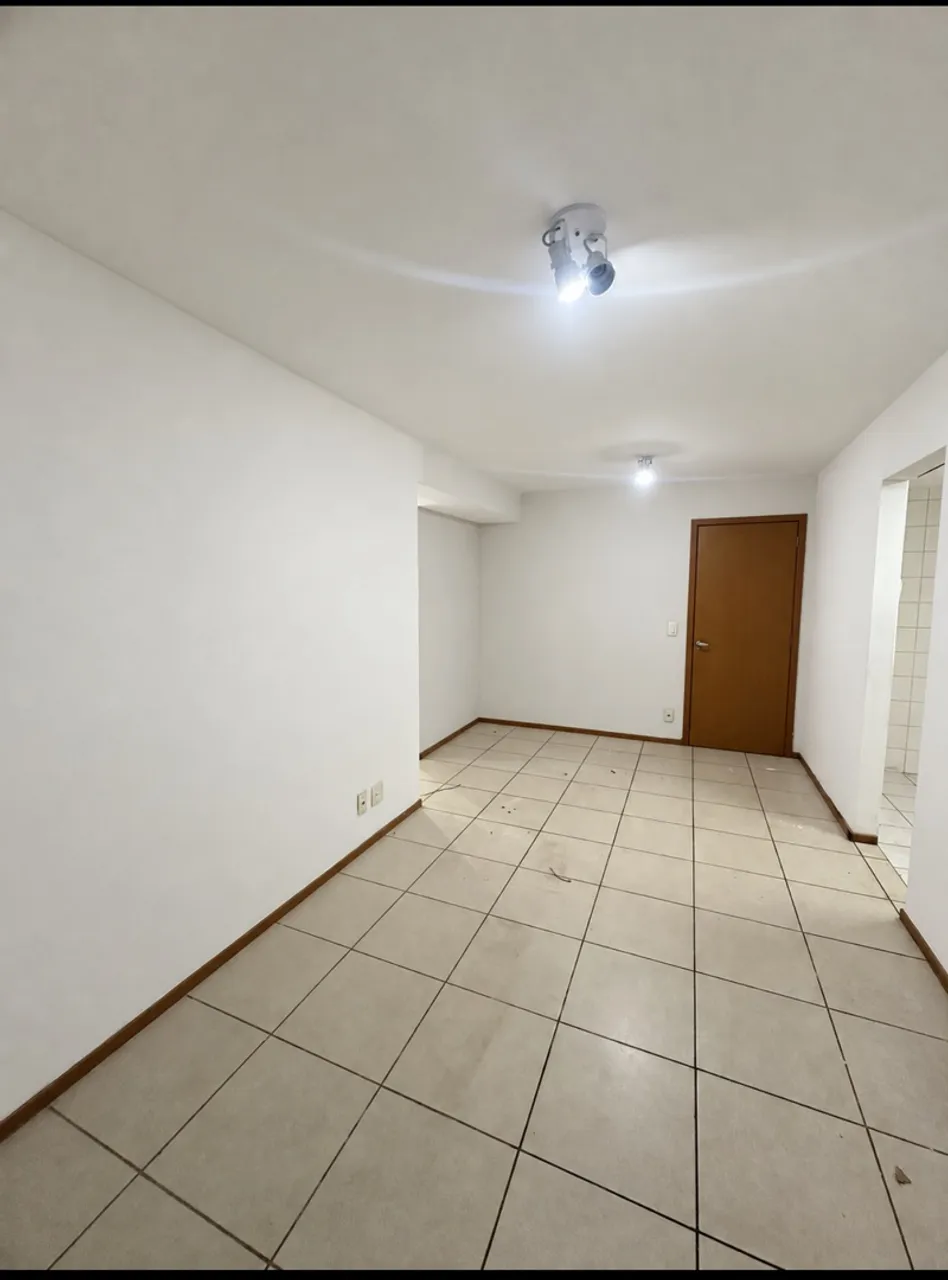 2-bedroom apartment in a building with a gym — photo 10