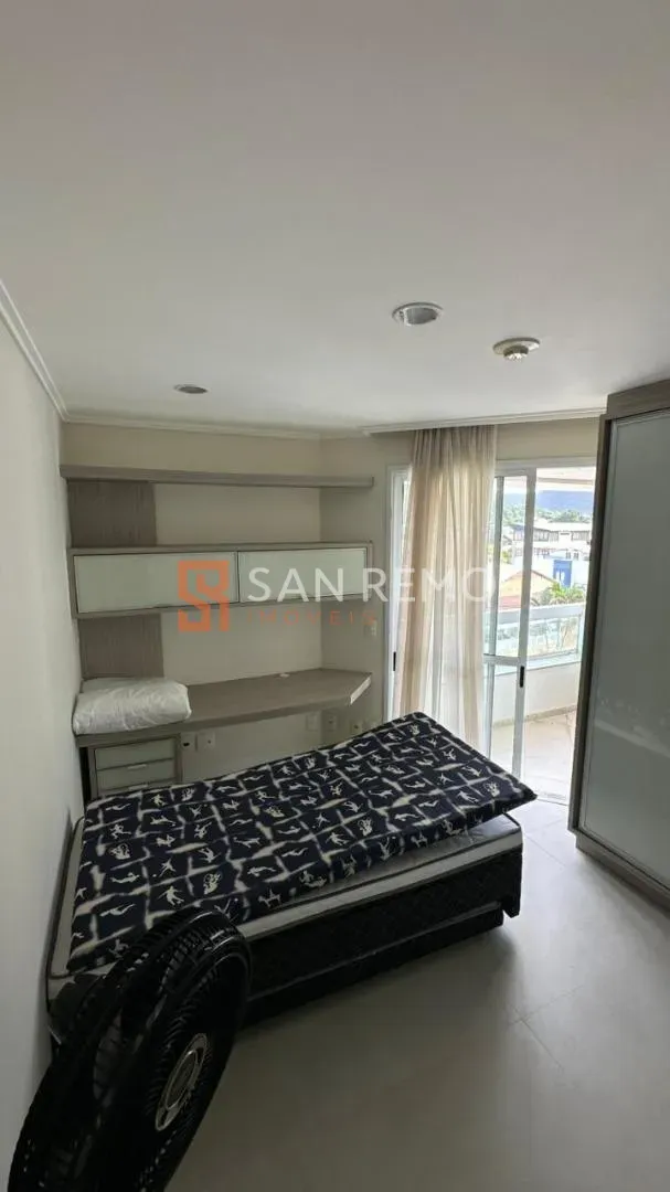Furnished top-floor unit with 2 bedrooms and glass balcony — photo 7