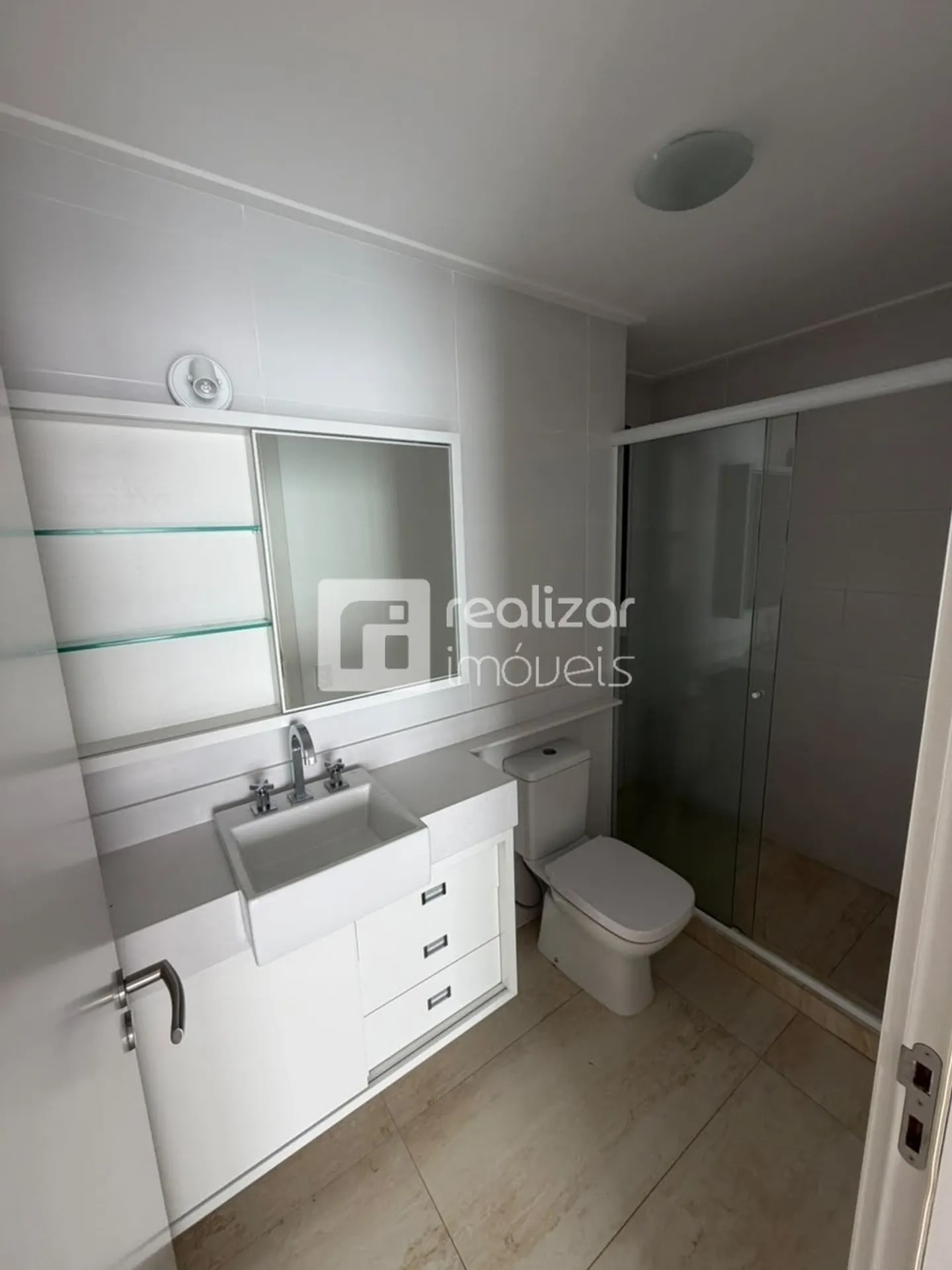 One-bedroom apartment in a building with a gym — photo 4