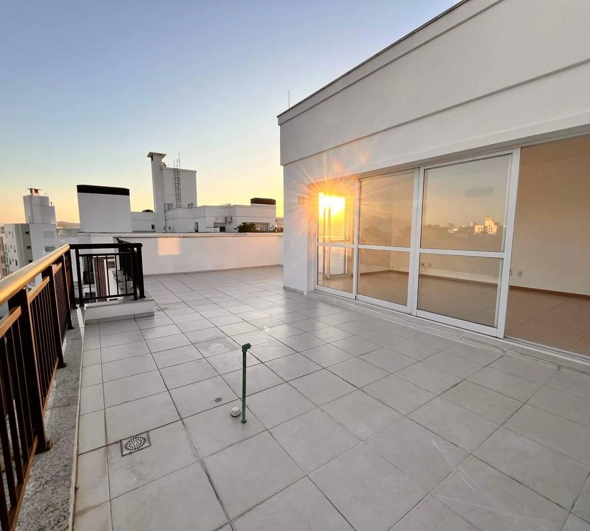 245 m² apartment with a dishwasher and a water view