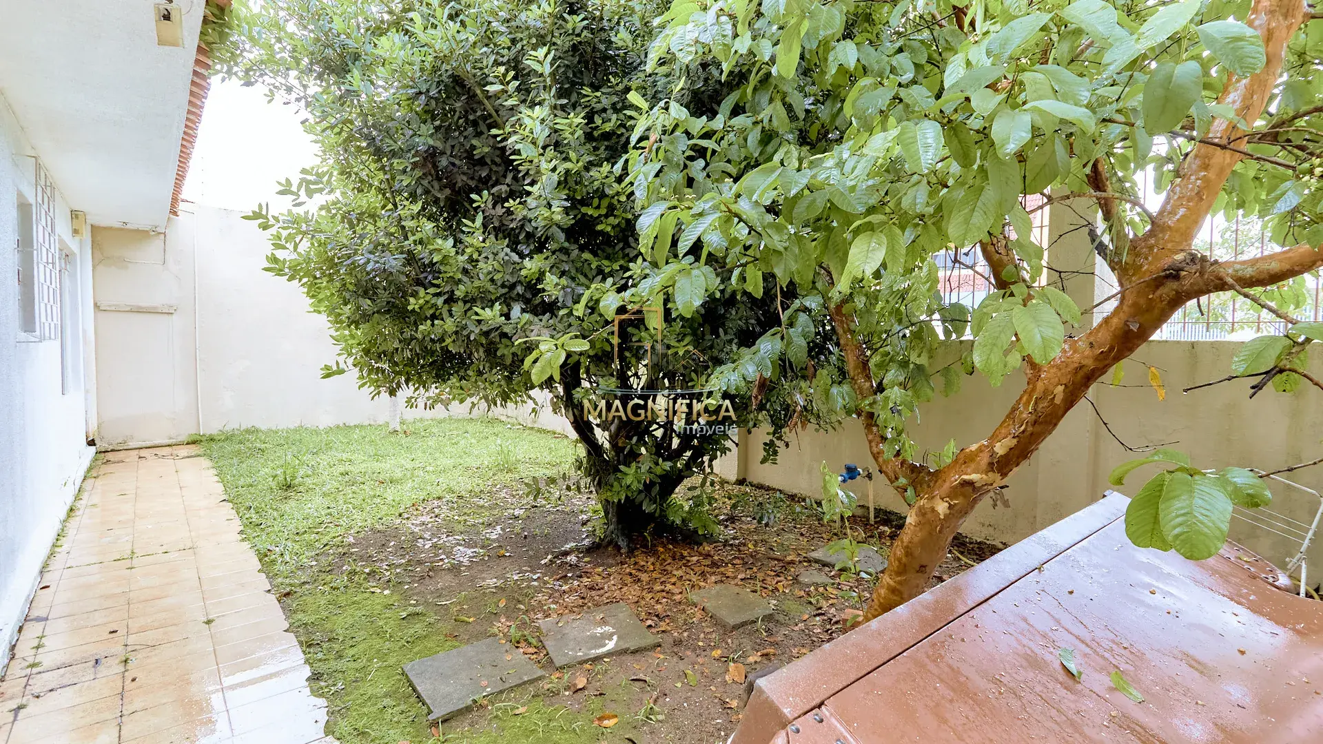 House with 3 bedrooms and a private BBQ area — photo 23