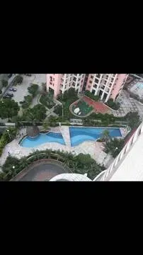 Furnished 1-bedroom apartment with glass-enclosed shower — photo 17