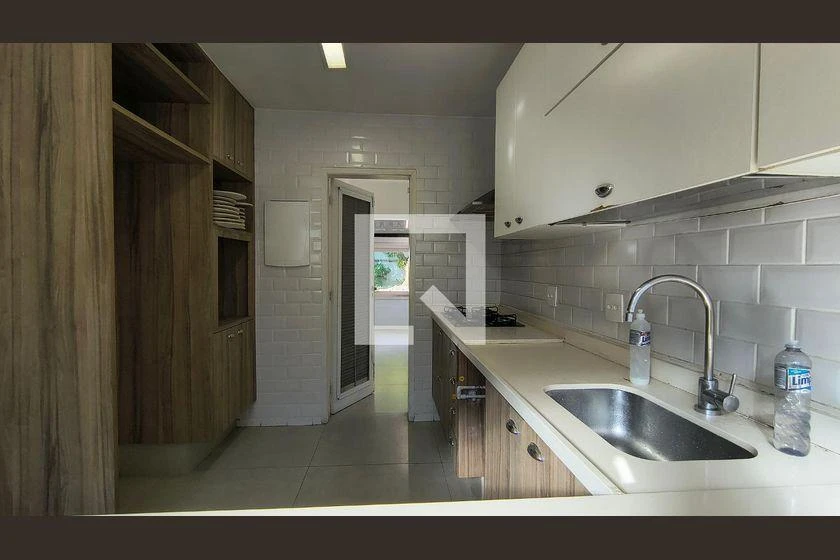 House with 4 bedrooms and a balcony with grill — photo 4