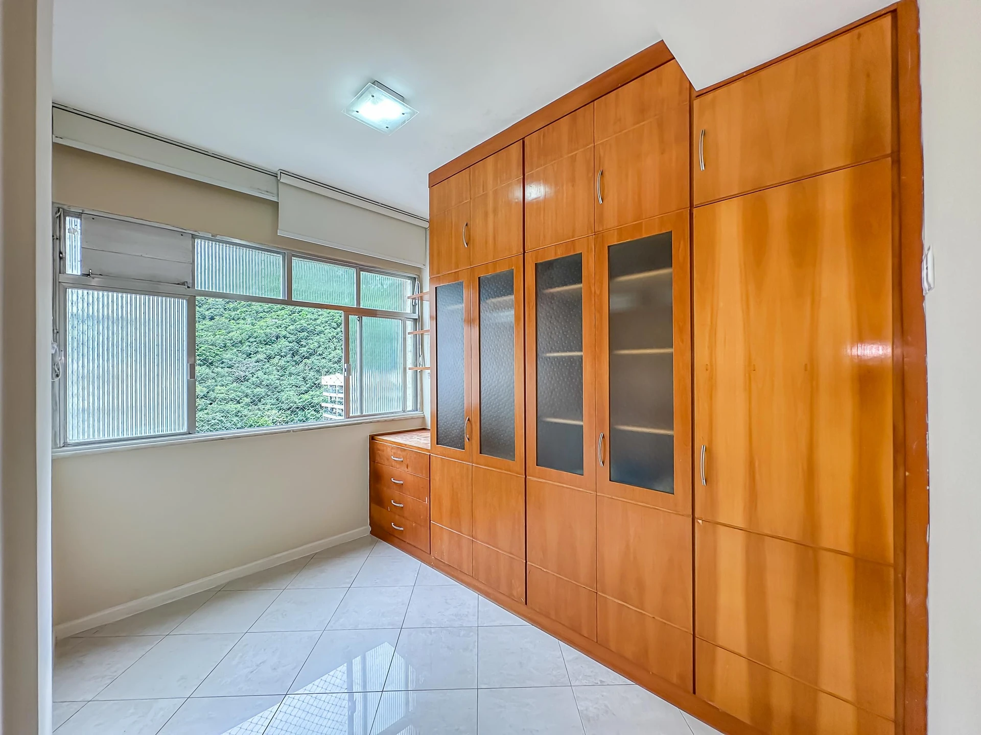 2-bedroom apartment with a glass-enclosed balcony — photo 24