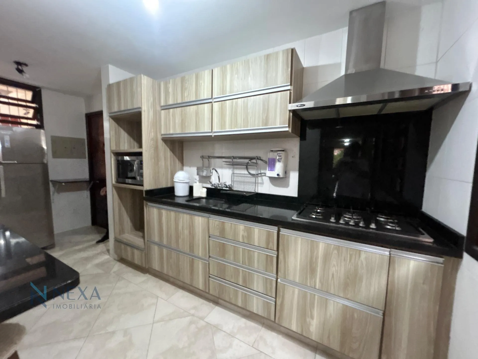 House with 5 bedrooms and 499 m², 2 en-suites — photo 2