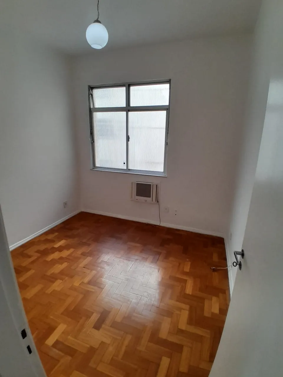 2-bedroom apartment with 1 bathroom, no parking — photo 7
