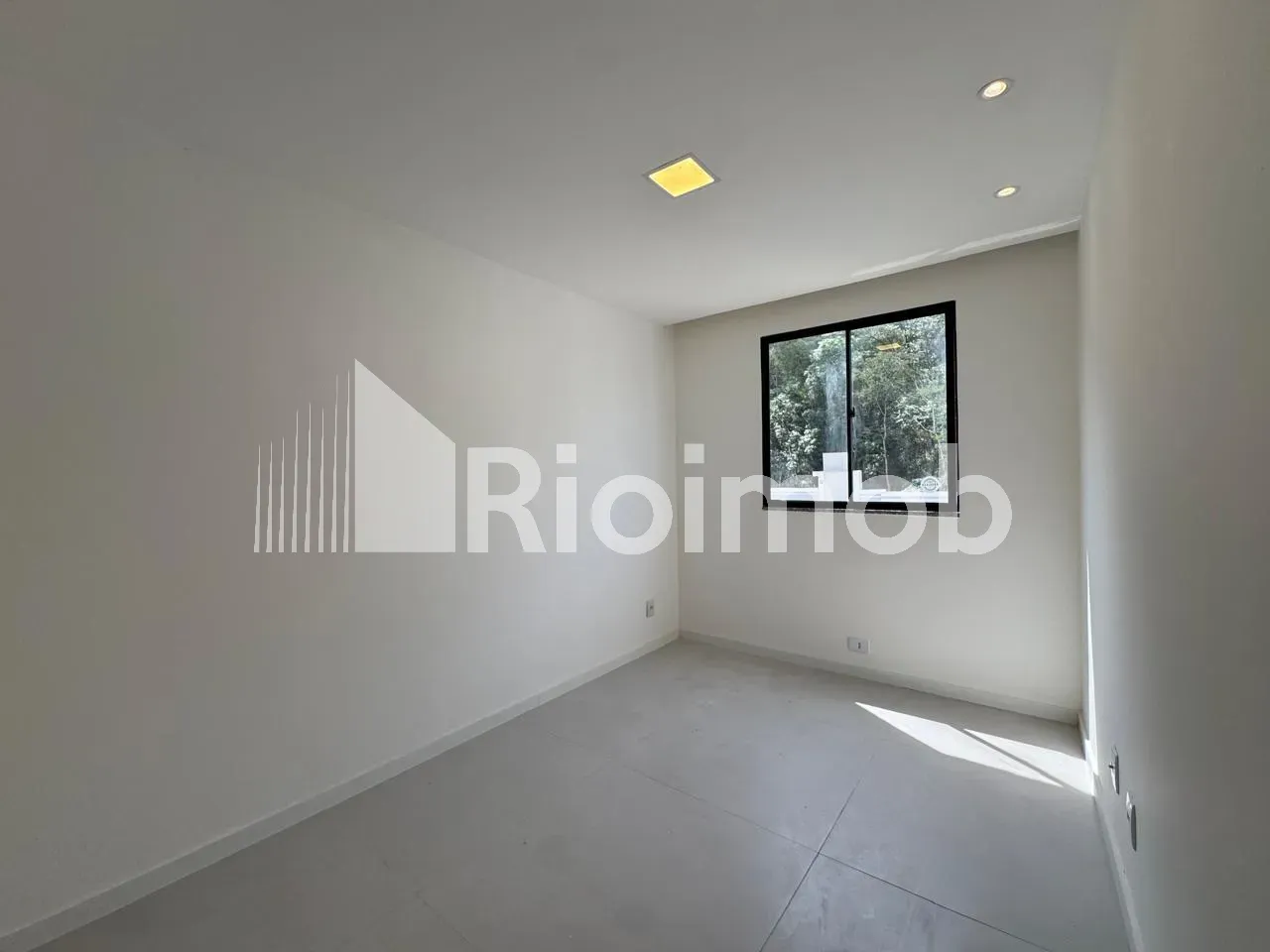 2-bedroom apartment with an open-plan kitchen — photo 5