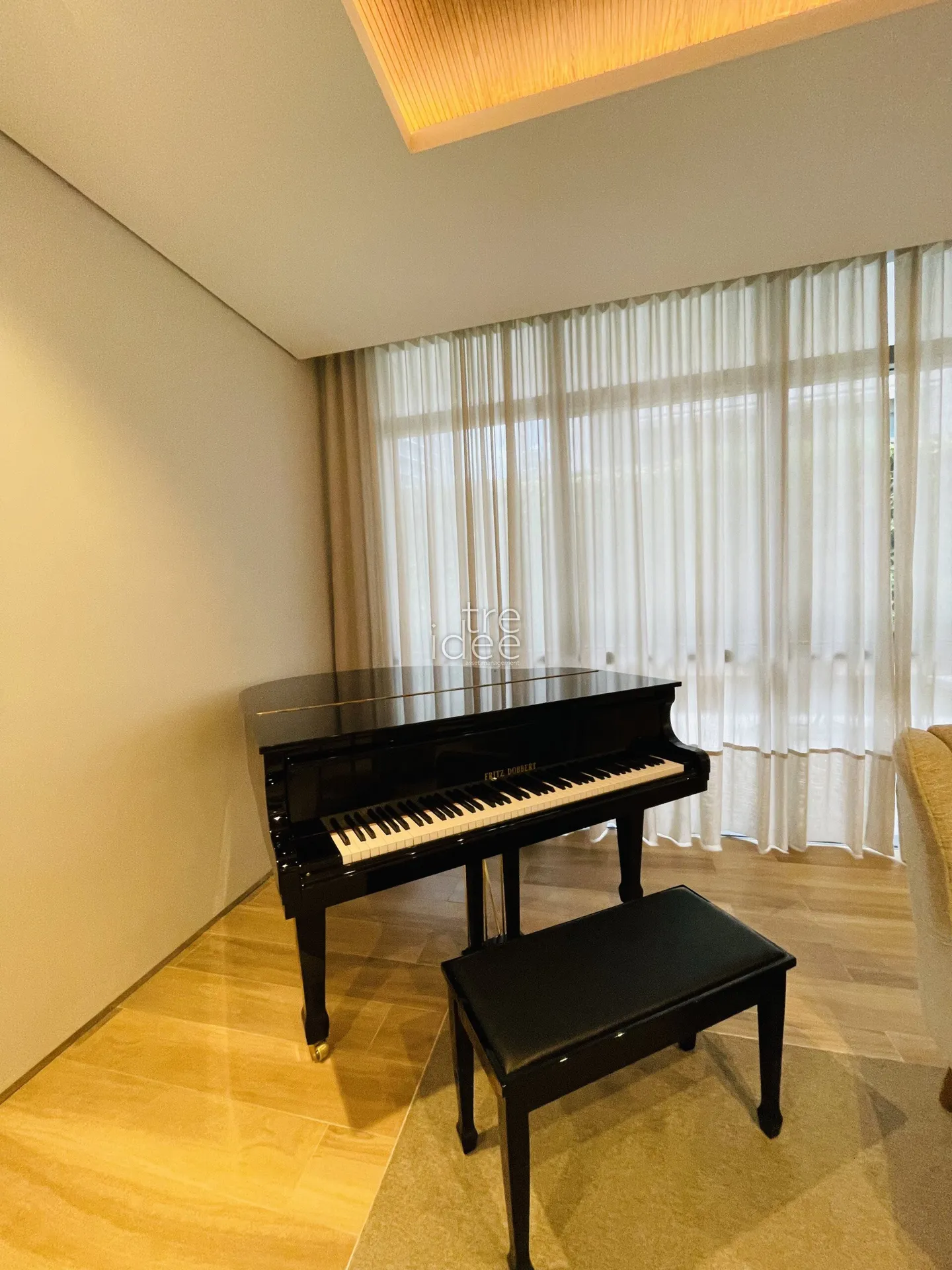 Furnished 1-bedroom apartment with an open-plan kitchen — photo 37