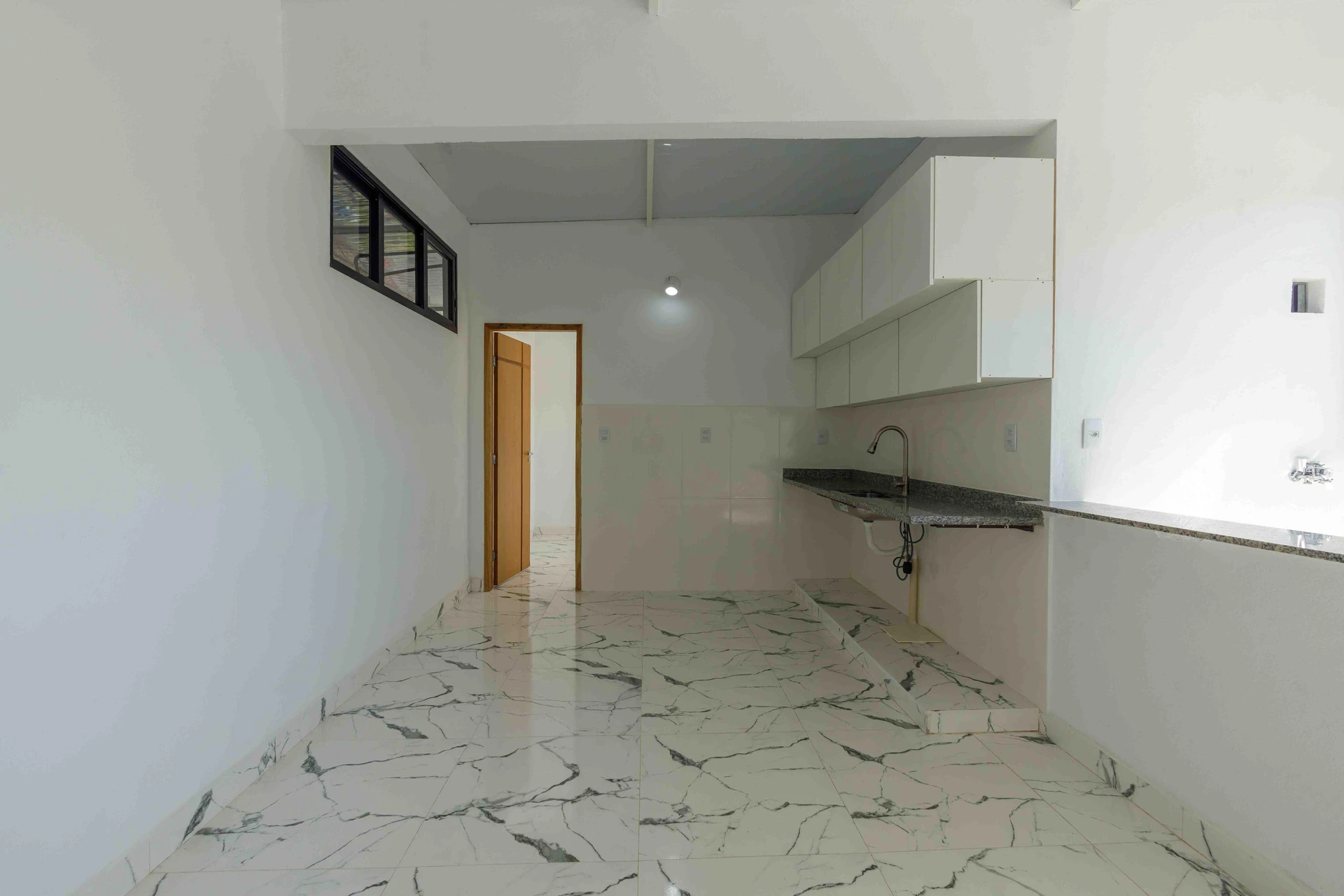 Monoambiente, 40 m², con ventanales de piso a techo — photo 8