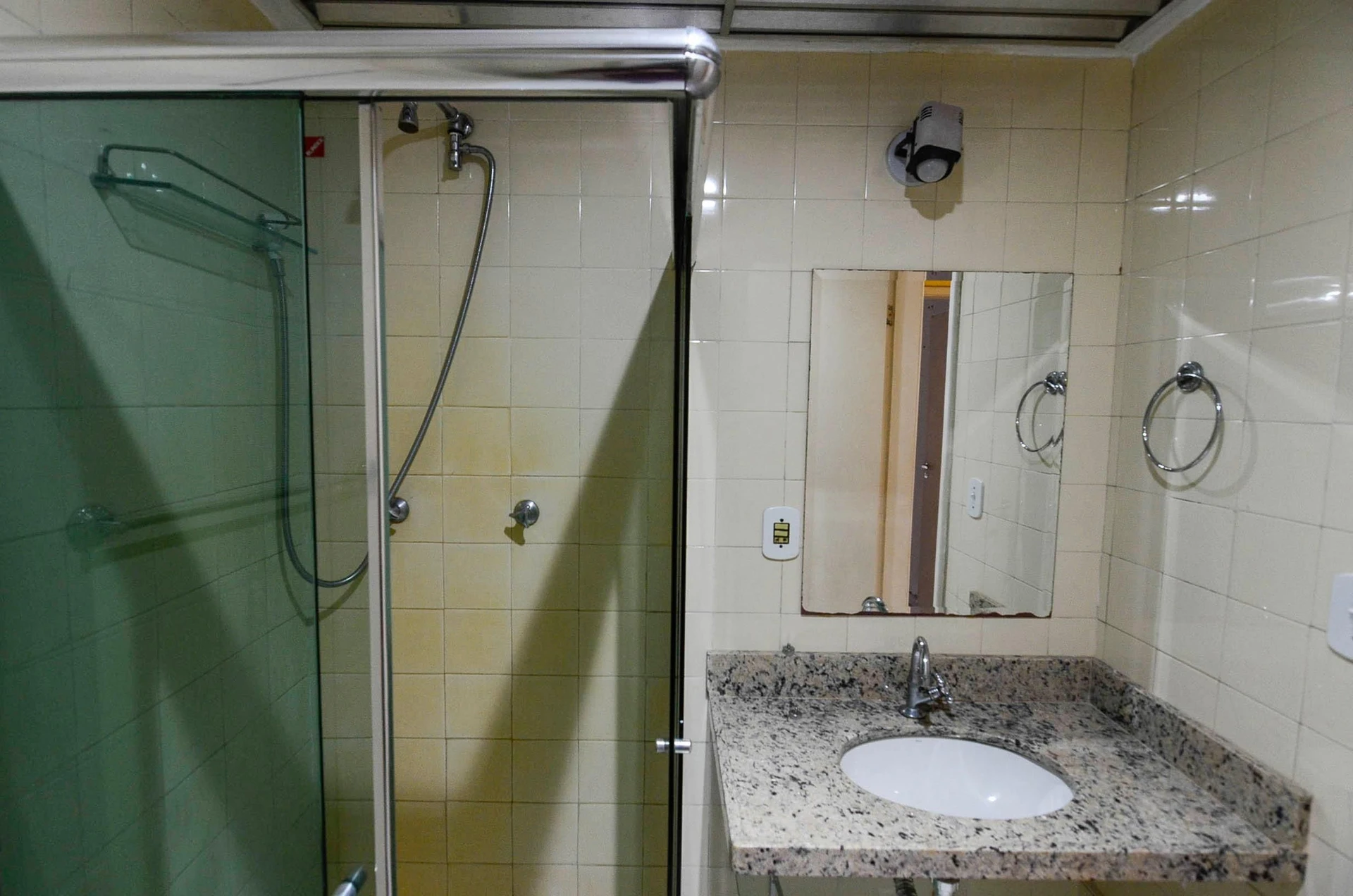 Unfurnished apartment with 2 bedrooms and a balcony — photo 2